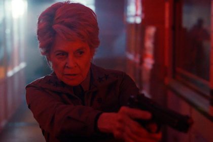 first look at linda hamilton in the final season