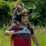 jack black e um javalir em anaconda filme